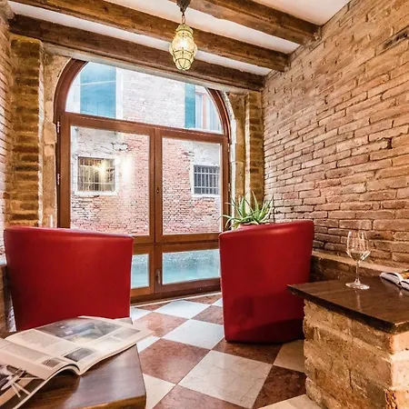 Charme Apartment *